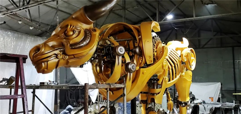 Xiao Di’s Giant Golden Bull appears on the Spring Festival Gala, sowing seeds for Chinese mechanical installation art