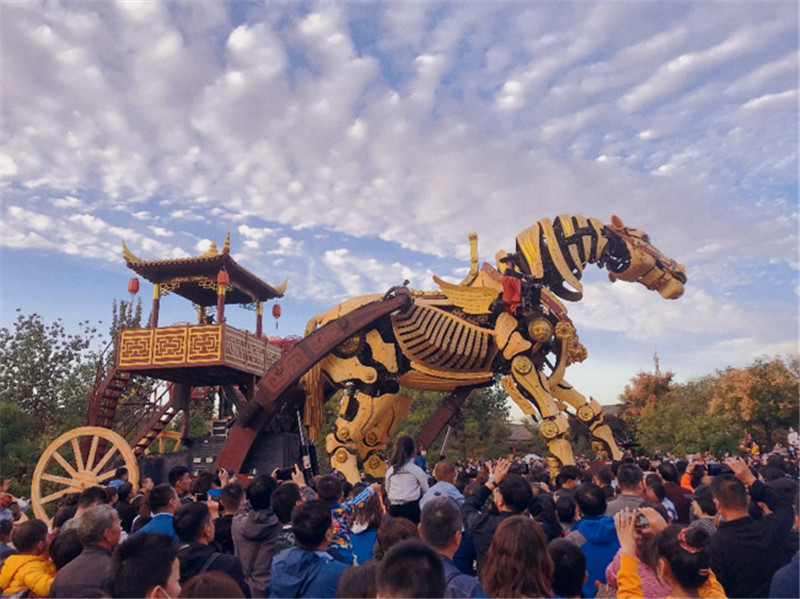 Xiao Di’s Giant Golden Bull appears on the Spring Festival Gala, sowing seeds for Chinese mechanical installation art