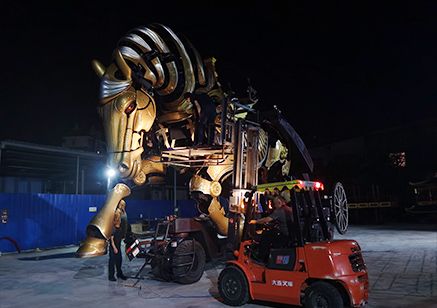 Giant Golden Horse 3